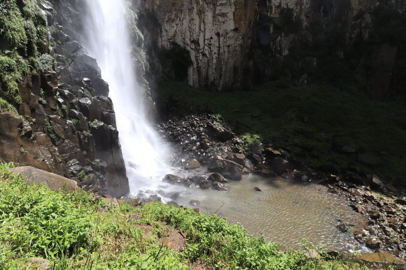 Base da Cascata do Avencal em Urubici, uma das quedas d'água mais icônicas da Serra Catarinense.